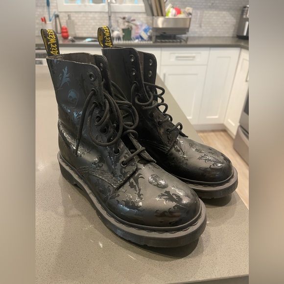 Dr. Martens Cassidy Skull 1460 boots - Picture 1 of 5